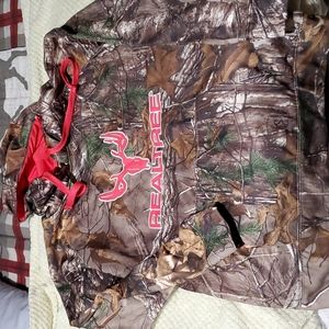 NWOT Realtree Camo sweater size M